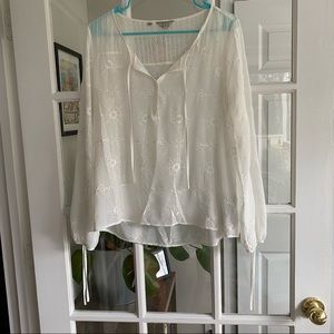 White lace Guess shirt